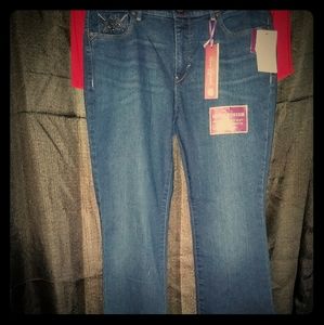 Curvy Barely Boot Mid rise Jeans